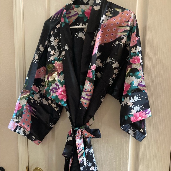 NWOT BLACK FLORAL BRIDESMAID ROBE (ONE SIZE) - Picture 1 of 4